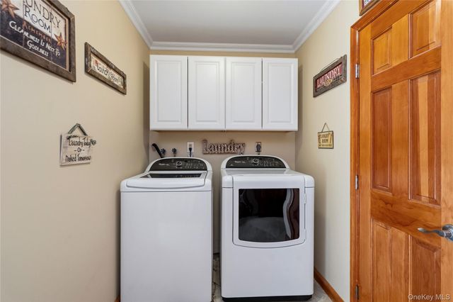 15-17 Park Woods Lane, Kings Park, NY 11754