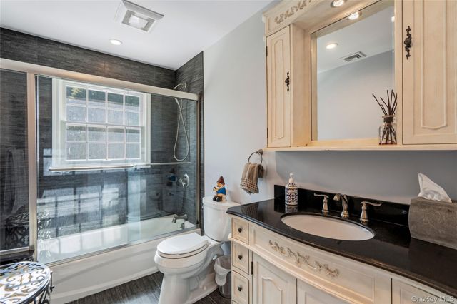 15-17 Park Woods Lane, Kings Park, NY 11754