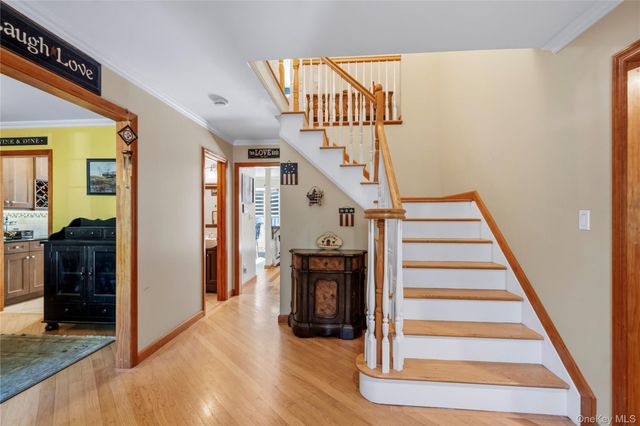 15-17 Park Woods Lane, Kings Park, NY 11754