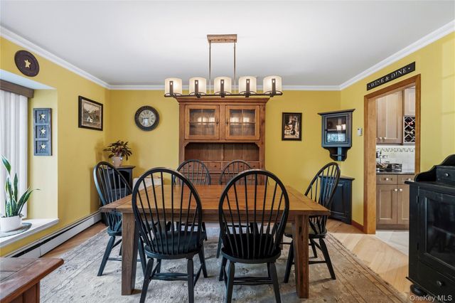 15-17 Park Woods Lane, Kings Park, NY 11754