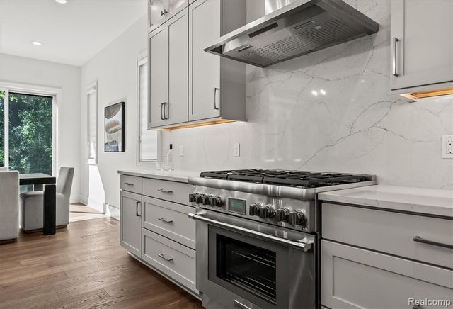 4182 Prescott Park Circle, West Bloomfield, MI 48323