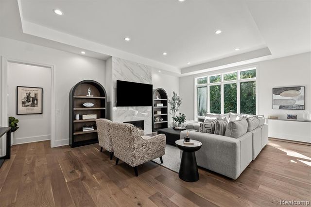 4182 Prescott Park Circle, West Bloomfield, MI 48323