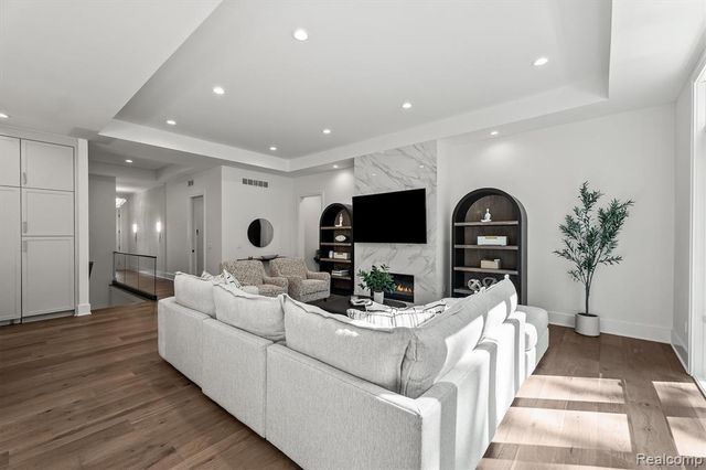 4182 Prescott Park Circle, West Bloomfield, MI 48323