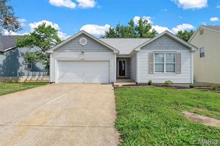 10437 Ashby Place Lane, St Ann, MO 63074