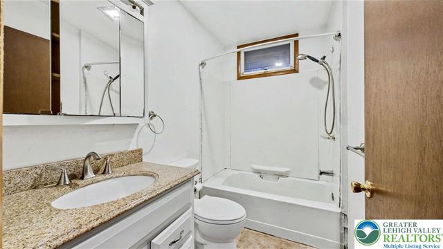 1208 Mattioli Road, Pocono Twp, PA 18321