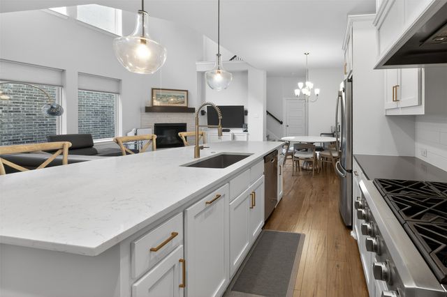 580 Courtyard Lane, Irving, TX 75039