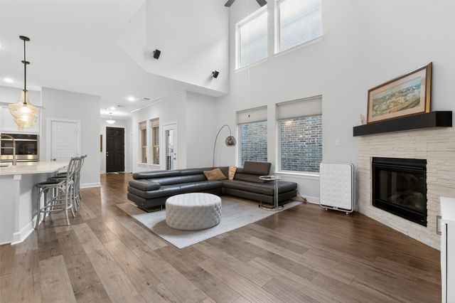 580 Courtyard Lane, Irving, TX 75039