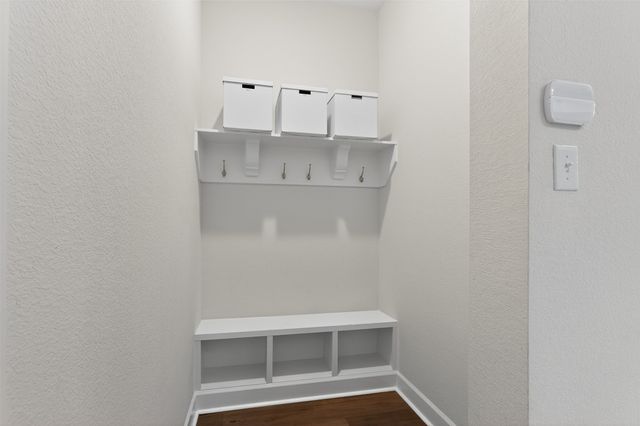 580 Courtyard Lane, Irving, TX 75039