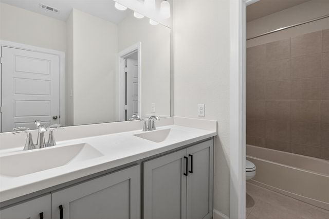 580 Courtyard Lane, Irving, TX 75039