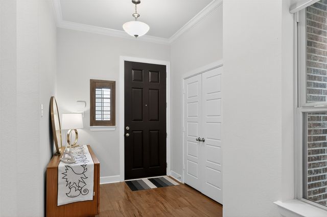 580 Courtyard Lane, Irving, TX 75039