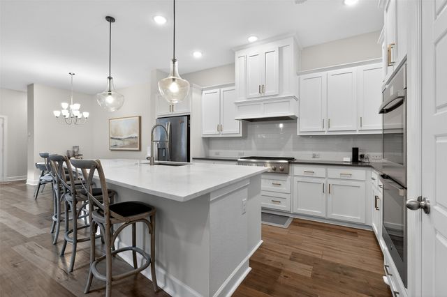 580 Courtyard Lane, Irving, TX 75039