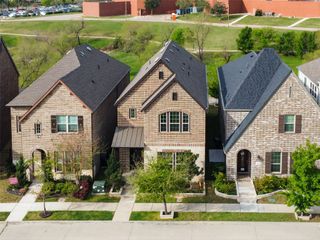 580 Courtyard Lane, Irving, TX 75039