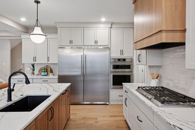 5920 Wooddale Avenue, Edina, MN 55424