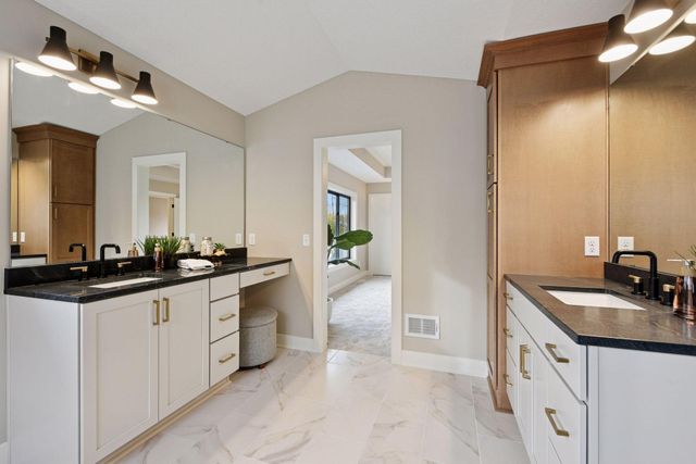 5920 Wooddale Avenue, Edina, MN 55424