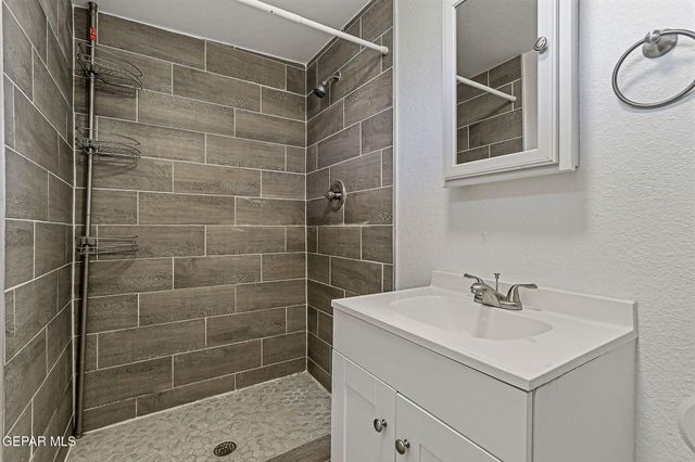 7921 Lirio Road B, El Paso, TX 79915