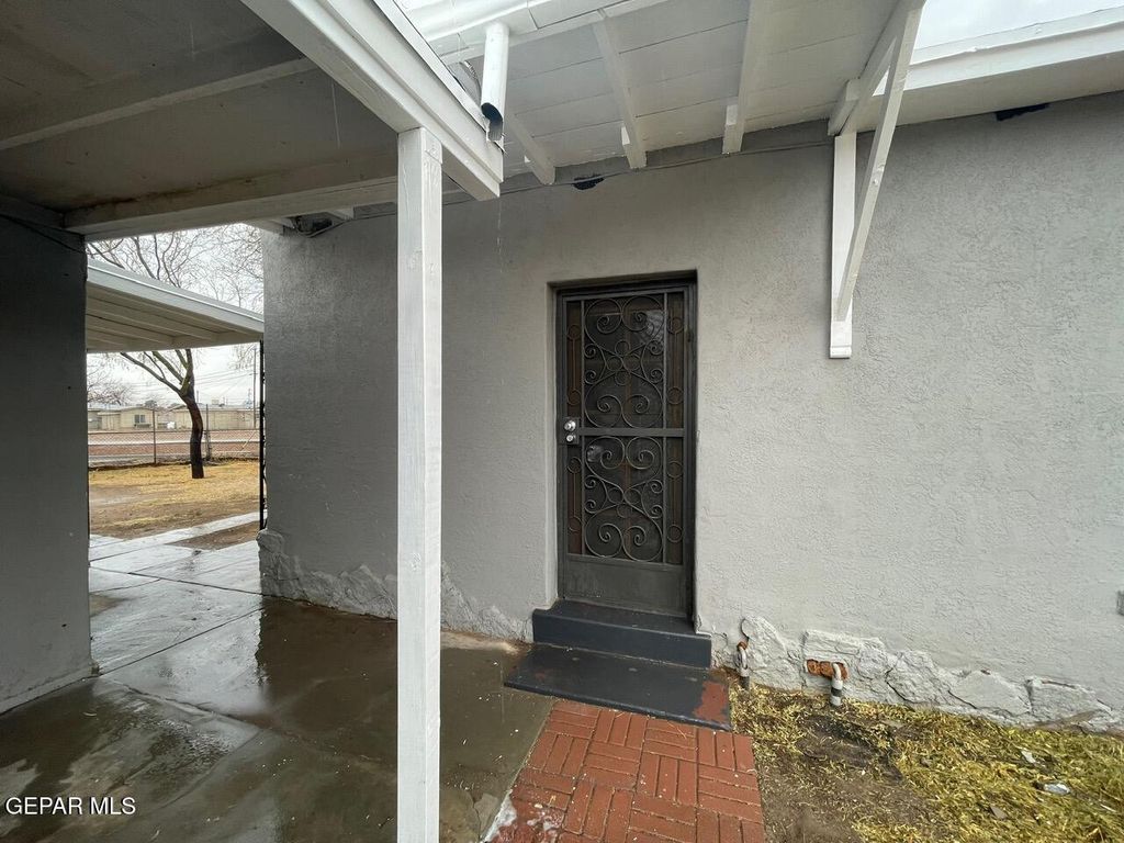 7921 Lirio Road B, El Paso, TX 79915