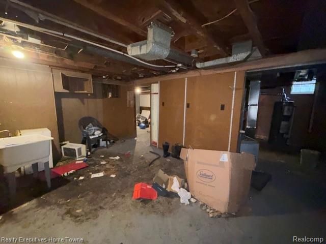 12566 Duchess Street, Detroit, MI 48224