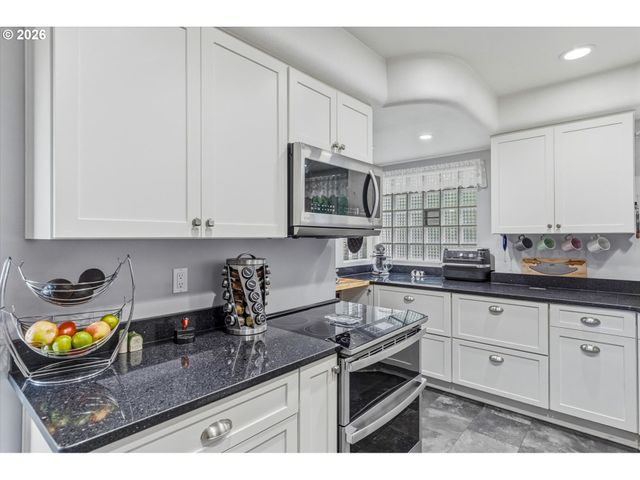 201 CARROLL Rd, Kelso, WA 98626