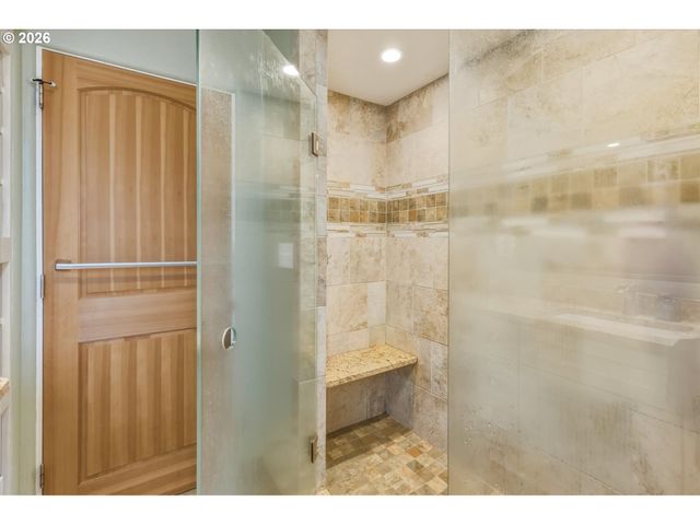 201 CARROLL Rd, Kelso, WA 98626