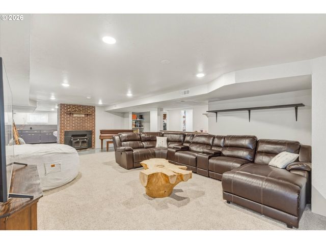 201 CARROLL Rd, Kelso, WA 98626