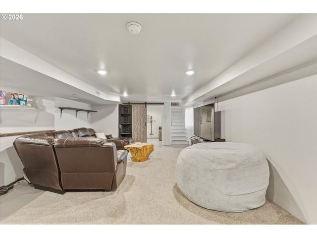 201 CARROLL Rd, Kelso, WA 98626
