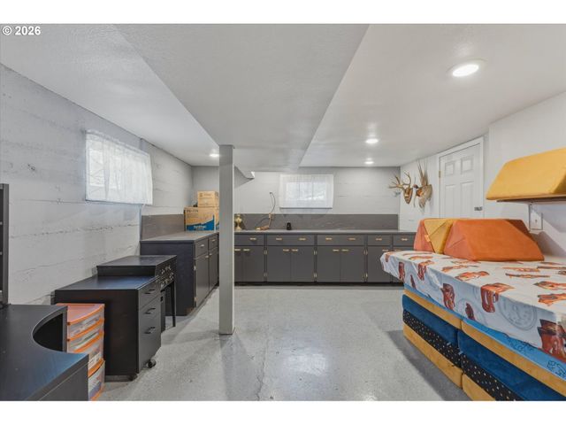 201 CARROLL Rd, Kelso, WA 98626