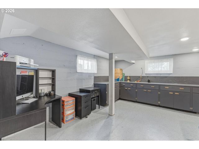 201 CARROLL Rd, Kelso, WA 98626