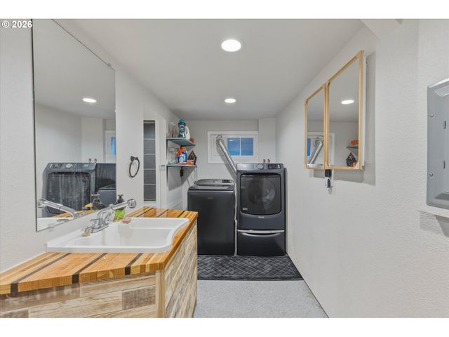 201 CARROLL Rd, Kelso, WA 98626