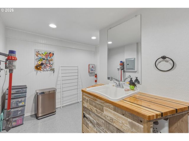201 CARROLL Rd, Kelso, WA 98626
