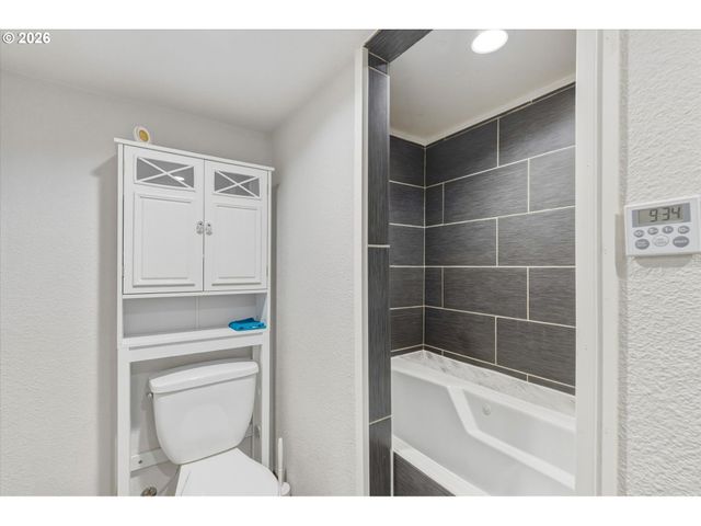 201 CARROLL Rd, Kelso, WA 98626