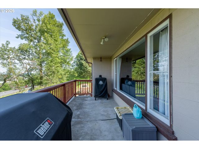201 CARROLL Rd, Kelso, WA 98626