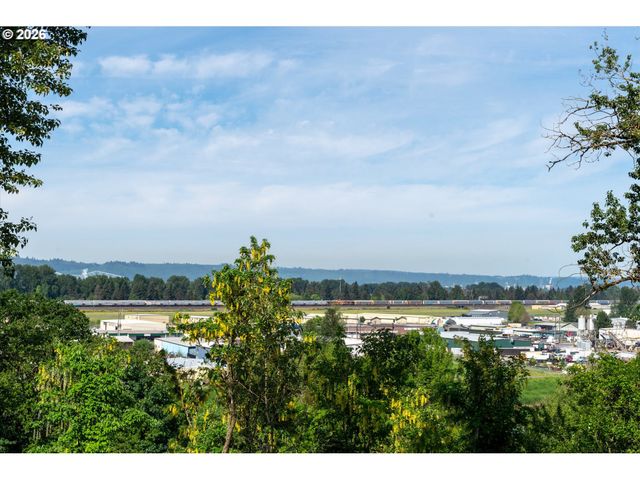 201 CARROLL Rd, Kelso, WA 98626