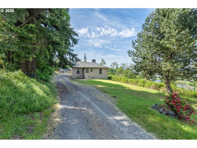 201 CARROLL Rd, Kelso, WA 98626