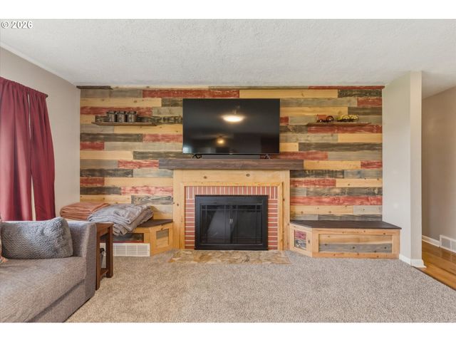 201 CARROLL Rd, Kelso, WA 98626
