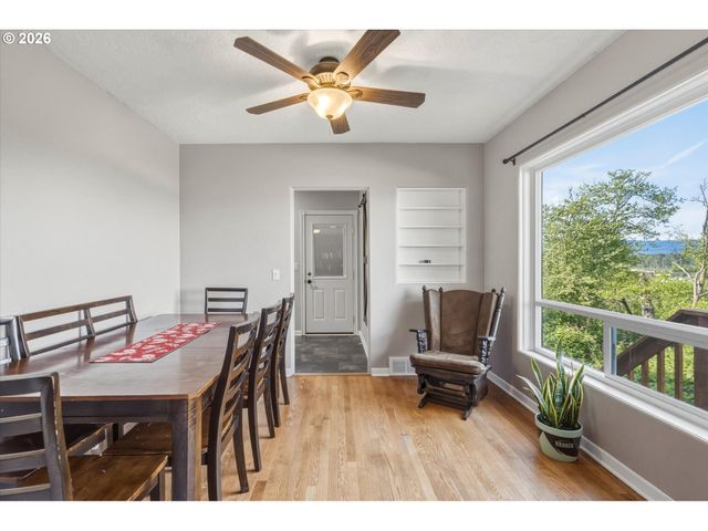201 CARROLL Rd, Kelso, WA 98626