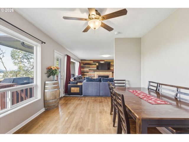 201 CARROLL Rd, Kelso, WA 98626