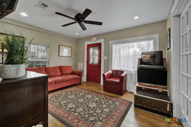 608 S Guadalupe Street, San Marcos, TX 78666