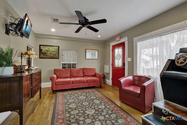 608 S Guadalupe Street, San Marcos, TX 78666