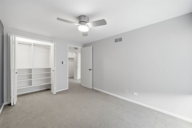 221 Cascade Drive, Indian Head Park, IL 60525