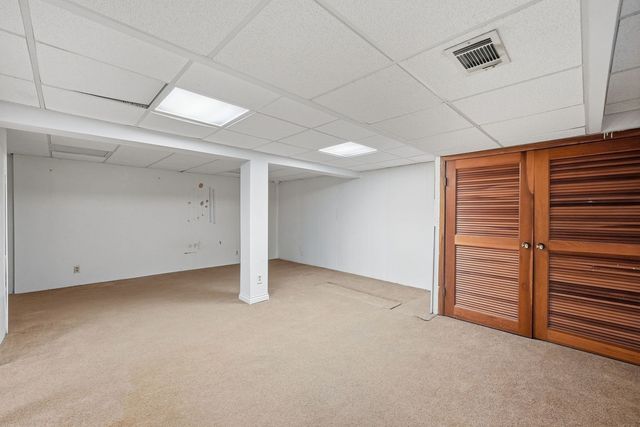 221 Cascade Drive, Indian Head Park, IL 60525