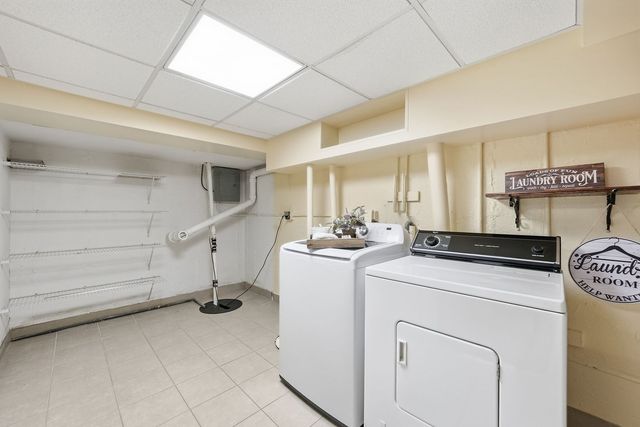 221 Cascade Drive, Indian Head Park, IL 60525