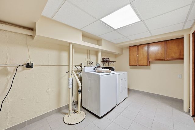 221 Cascade Drive, Indian Head Park, IL 60525