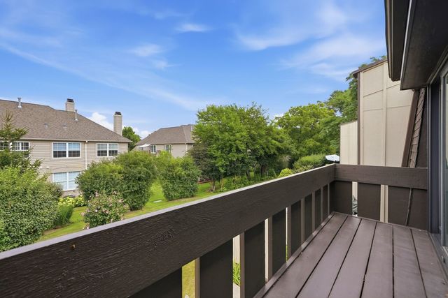 221 Cascade Drive, Indian Head Park, IL 60525