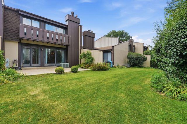 221 Cascade Drive, Indian Head Park, IL 60525