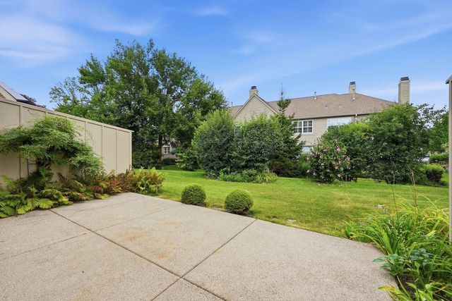 221 Cascade Drive, Indian Head Park, IL 60525
