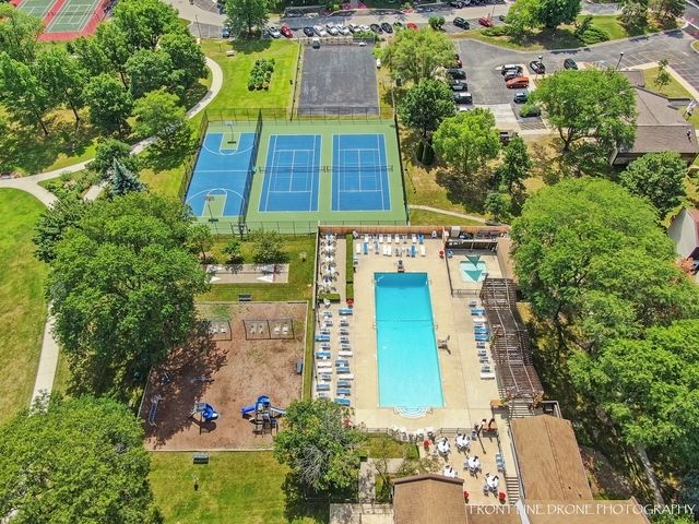 221 Cascade Drive, Indian Head Park, IL 60525