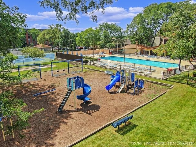 221 Cascade Drive, Indian Head Park, IL 60525