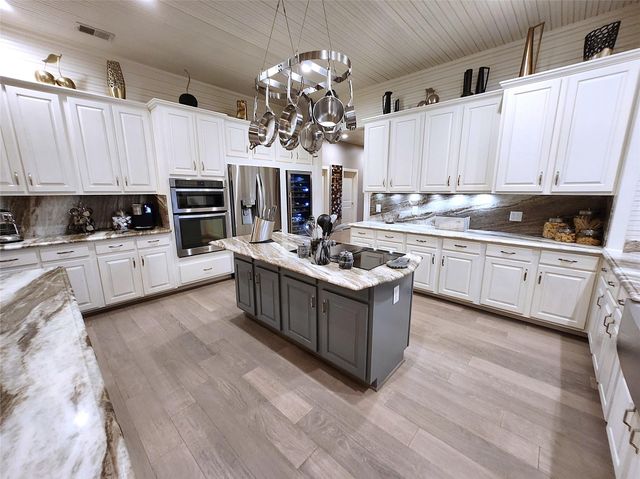 38 Fairway Park, Montgomery, TX 77356