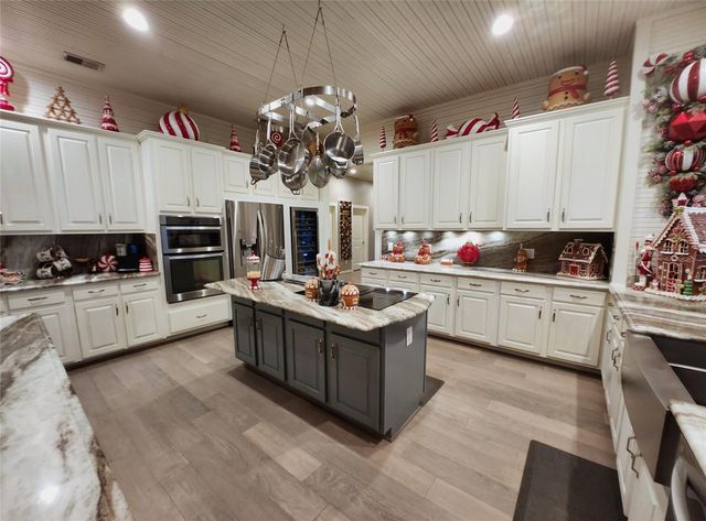 38 Fairway Park, Montgomery, TX 77356