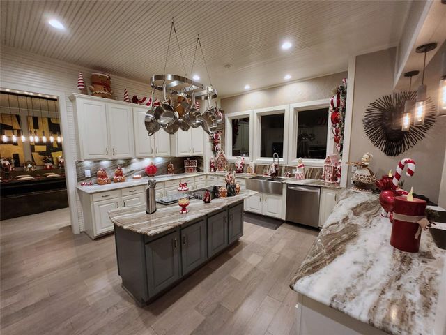 38 Fairway Park, Montgomery, TX 77356